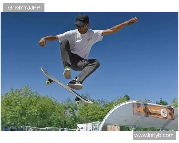 南京滑板队在极限运动会中以67分稳居积分榜首位